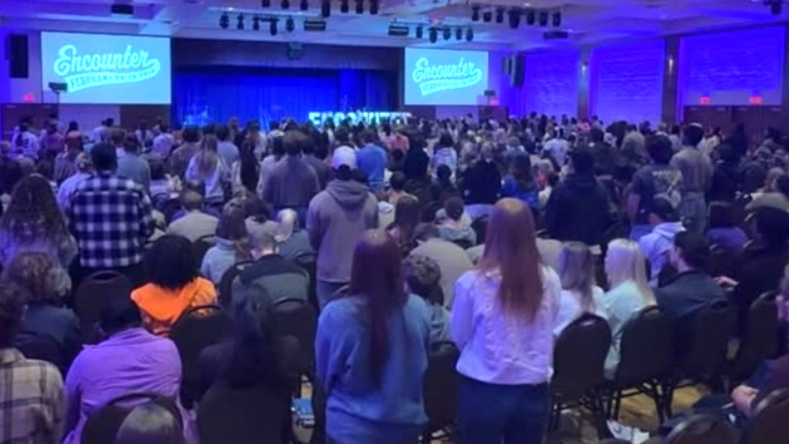 mais-de-500-estudantes-aceitam-jesus-em-universidade-nos-eua:-“estao-buscando-algo-real”