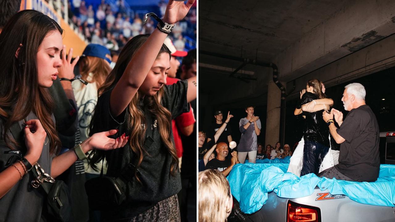 centenas-de-estudantes-aceitam-jesus-e-sao-batizados-em-picapes-em-universidade-nos-eua